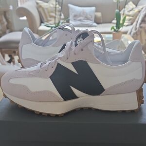 New Balance Women's White and Black  Sneakers Brand new! Size 8 and 9